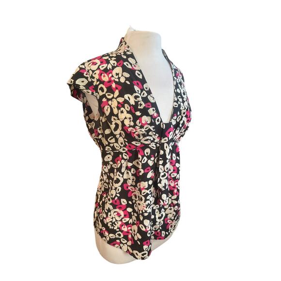 Women M Trina Turk Black Printed Blouse Shirt Top Silk Short Sleeved Black Pink - Picture 1 of 6